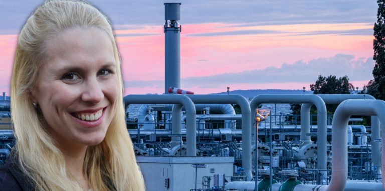 DEW-Sprecherin Jana Larissa Marx ist zuversichtlich: Rund 80 Prozent der angesprochenen Betriebe sehen im Falle der Verschärfung der Krise nach der Wartung von Nord Stream I (im Hintergrund) Potenziale zum Gassparen.