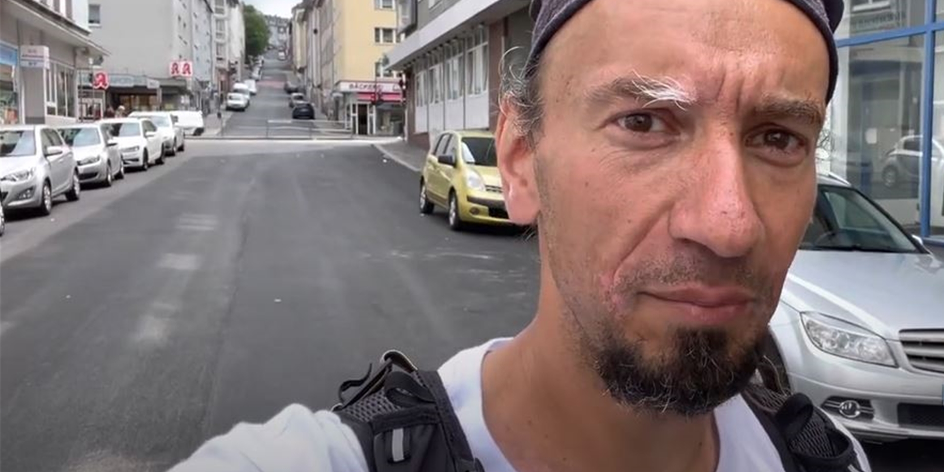 Kai Täuber vor der sogenannten „Wand“, eine Steigung in Wuppertal. „Das ist zwar nicht die Zugspitze, aber wer in Wuppertal wohnt, muss definitiv gut zu Fuß sein.“