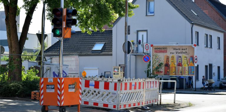 An der Borker Straße in Lünen stehen im Moment häufiger Baustellenampeln.