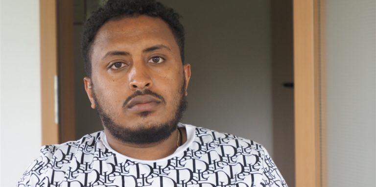 Amanuel Tesfay (27) lebt in ständiger Angst, das Land verlassen zu müssen. Ohne Arbeit sieht der Familienvater außerdem eigentlich keine Perspektive in diesem Land.