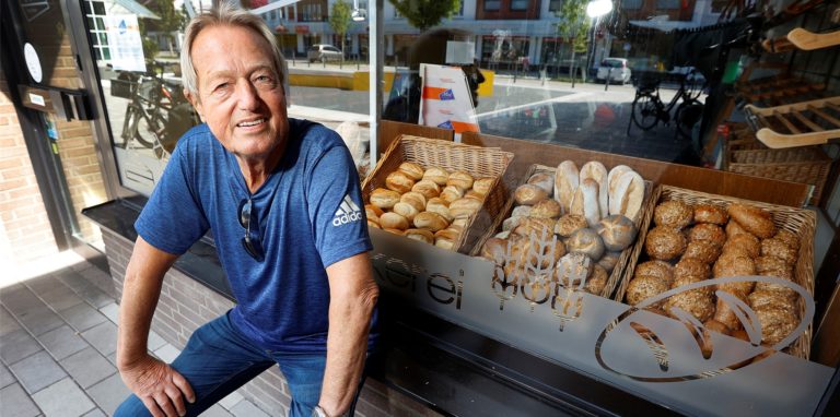 „Man muss den Beruf mit Liebe machen.“ Bäckermeister Helmut Brand im Nebenzentrum Heeren vor seiner ehemaligen Filiale. Er ist zuversichtlich, dass der Standort, den er über Jahrzehnte betrieben hat, bald wieder belebt ist.
