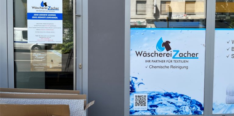 Die Tür der Wäscherei Zacher bleibt verschlossen. Ein Schild informiert die Kundschaft über die Schließung.