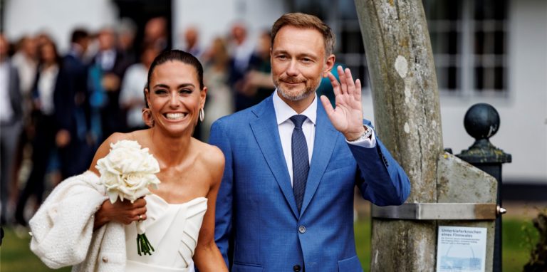 Christian Lindner und Franca Lehfeldt heirateten vor kurzem kirchlich, obwohl beide aus der Kirche ausgetreten sind.