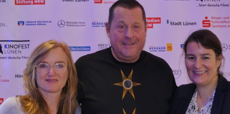 Kinofestleiterin Sonja Hofmann (r.), Cineworld-Betreiber Meinolf Thies – hier mit Schauspielerin Nina Petri beim 31. Kinofest – und das ganze Team bereiten seit Januar die 32. Auflage des Festivals vor.