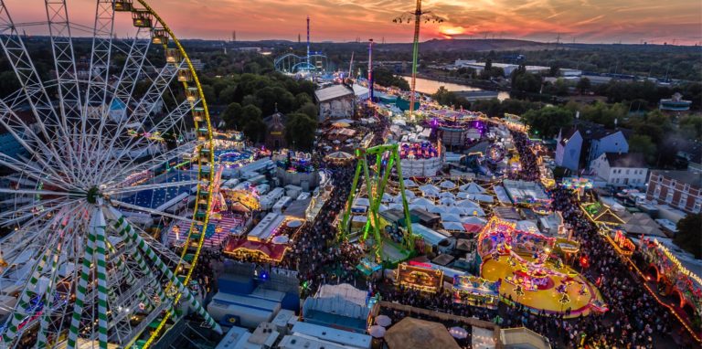 Blick von oben auf die Cranger Kirmes