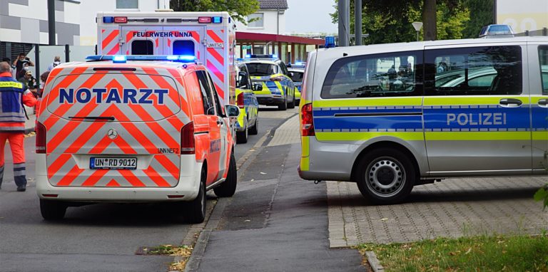 Streit in der Erstaufnahmeeinrichtung Unna eskaliert: Zu der Einrichtung in Massen-Nord sind am Dienstag (26. Juli) mehrere Einsatzkräfte von Polizei und Rettungsdienst ausgerückt.
