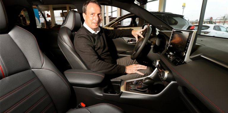 Oliver Dietz, hier am Standort in Kamen, ist Geschäftsführer der TCB Automobile GmbH. Am Mittwoch vermeldete er eine spektakuläre Übernahme. Die Autohaus-Gruppe wächst von fünf auf neun Standorte.