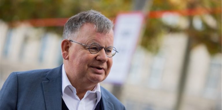 Hans-Jochem Witzke, Vorsitzender des Mietervereins Düsseldorf, spricht.