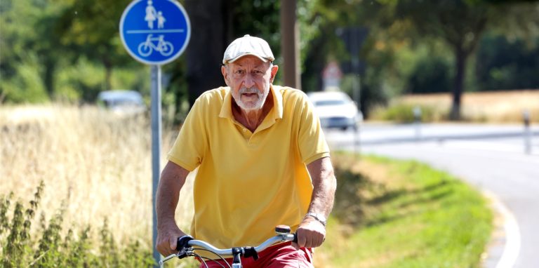 Nur wer Verkehrsregeln bricht, kann diesen Radweg in Richtung Kamen benutzen. Radfahr-Experte Klaus Holzer kritisiert das.