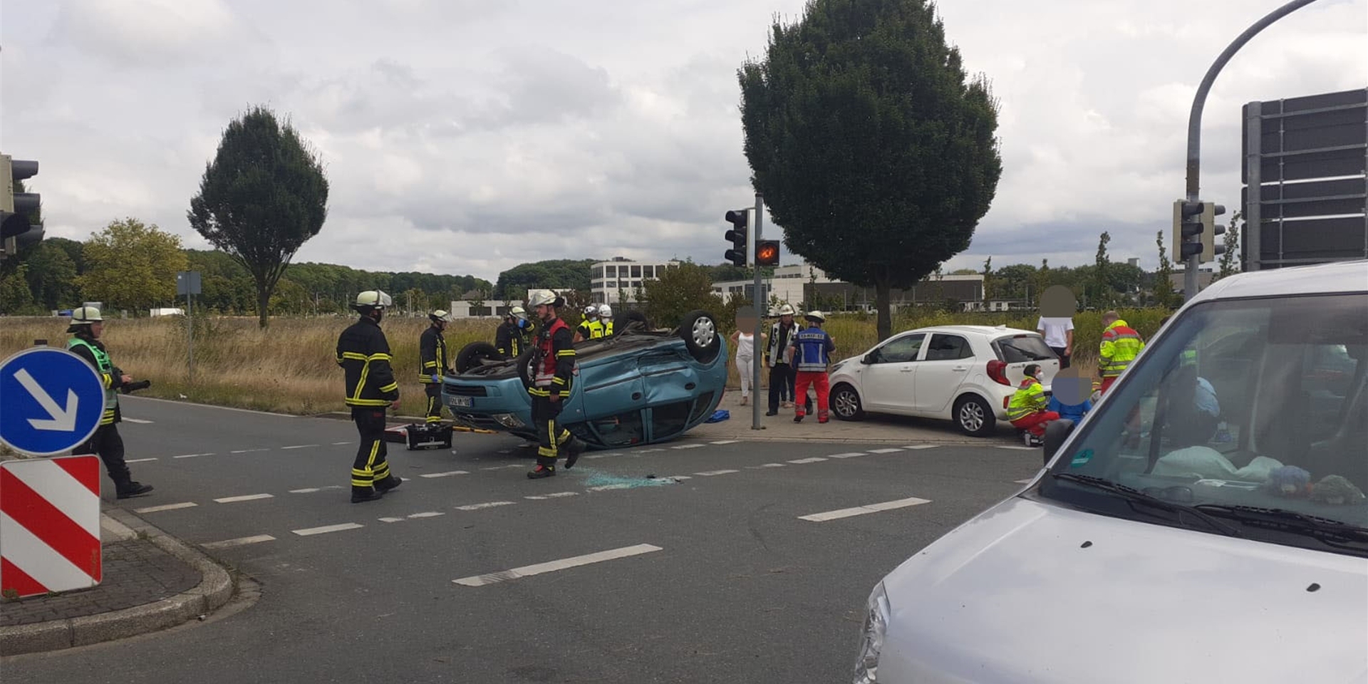 Vier Personen wurden bei einem Unfall auf der B1 verletzt, eine davon schwer.