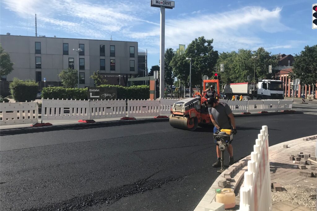 Aktuell werden letzte Arbeiten am ZOB Lünen getätigt. Aktuell werden letzte Arbeiten am ZOB Lünen getätigt.