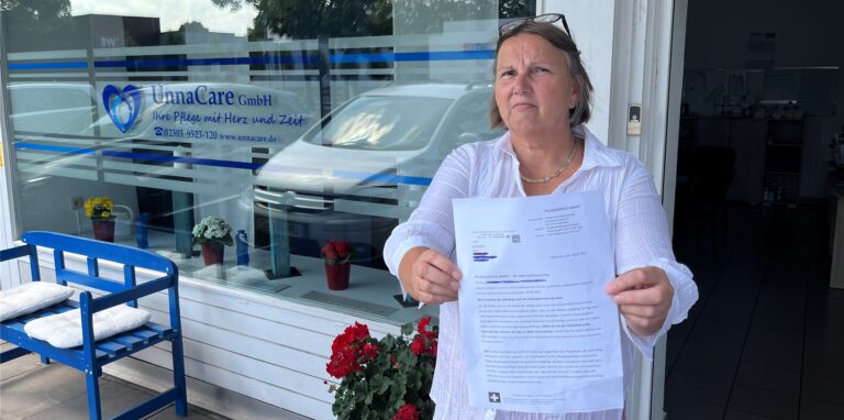 Susanne Kautz (Foto) und ihr Pflegedienst aus Unna betreuen eine pflegebedürftige Seniorin, die Opfer einer bösartigen Betrugsmasche geworden ist.