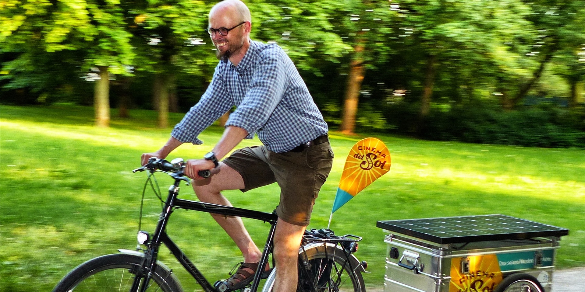 Mit Solaranhängern wird das „Cinema del Sol“ auch in Lünen betrieben.