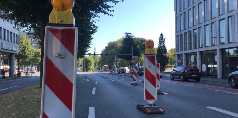 Seit Sonntagnachmittag schon war die Ampel-Anlage an dieser Wall-Kreuzung ausgefallen. Das hatte am Montagmorgen Folgen.