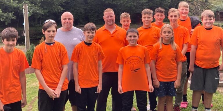 Mit auffälligen T-Shirts zeigten die Teilnehmer des Feriencamps des ASV Langschede, dass sie ein großes Team sind.
