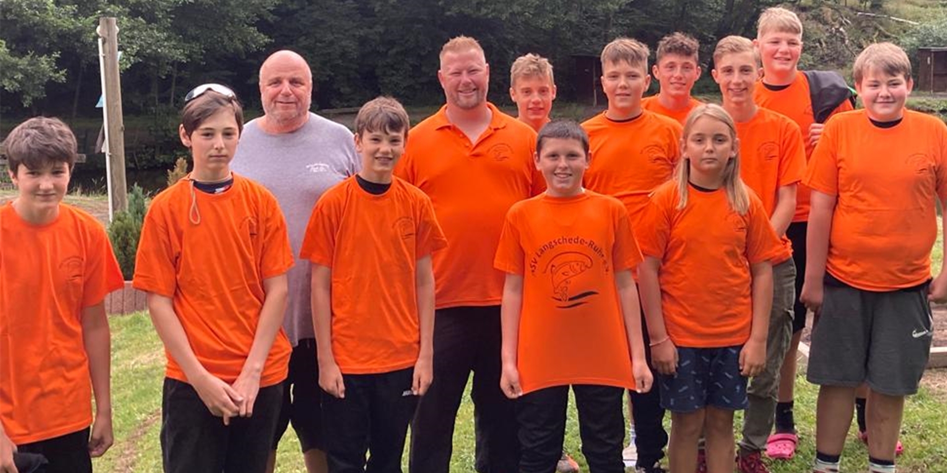Mit auffälligen T-Shirts zeigten die Teilnehmer des Feriencamps des ASV Langschede, dass sie ein großes Team sind.