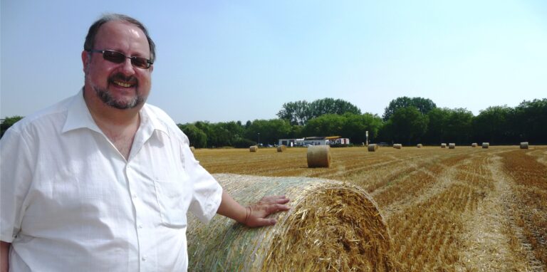 Carl Schulz-Gahmen ist Landwirt und spricht über die Auswirkungen, die ein geplantes EU-Verbot für Pflanzenschutzmittel auf den weltweiten Getreidemarkt hätte.