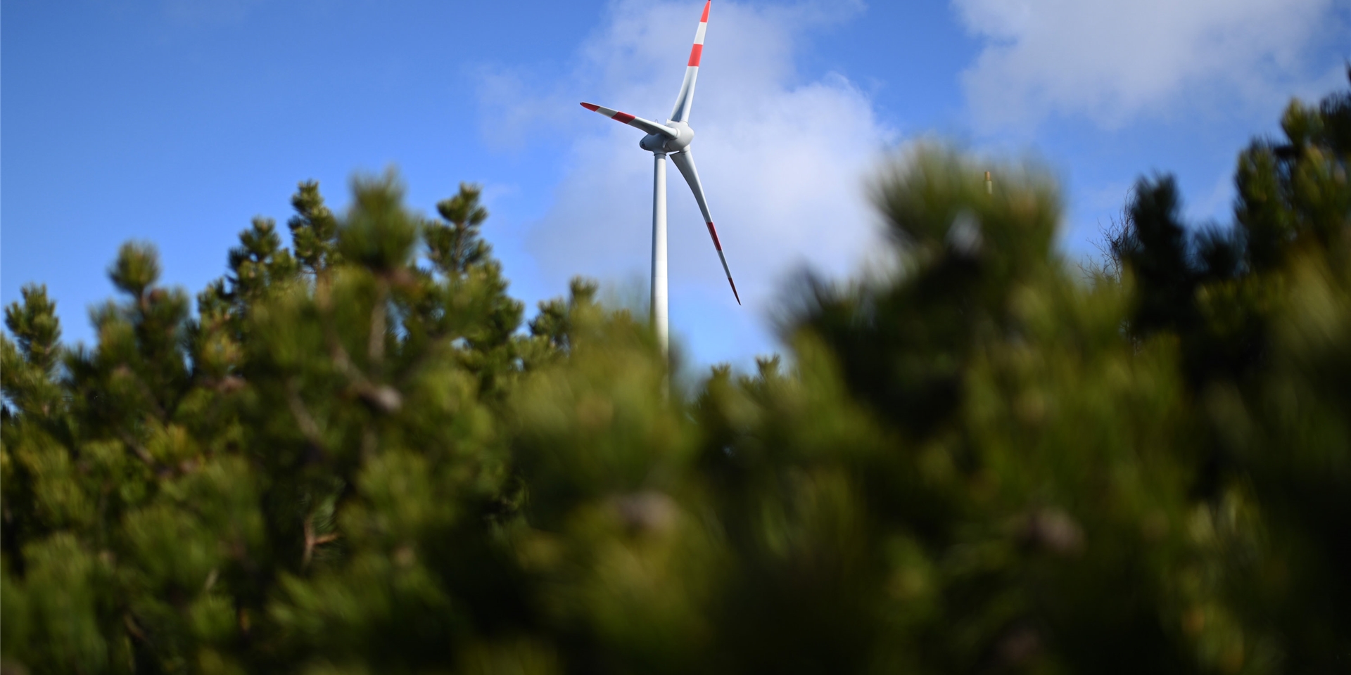 Windräder gelten als verhältnismäßig saubere Energiequelle, sind aber nicht ganz unumstritten. Was denken die Holzwickeder, soll es solche Anlagen auch in der Emscherquellgemeinde geben?