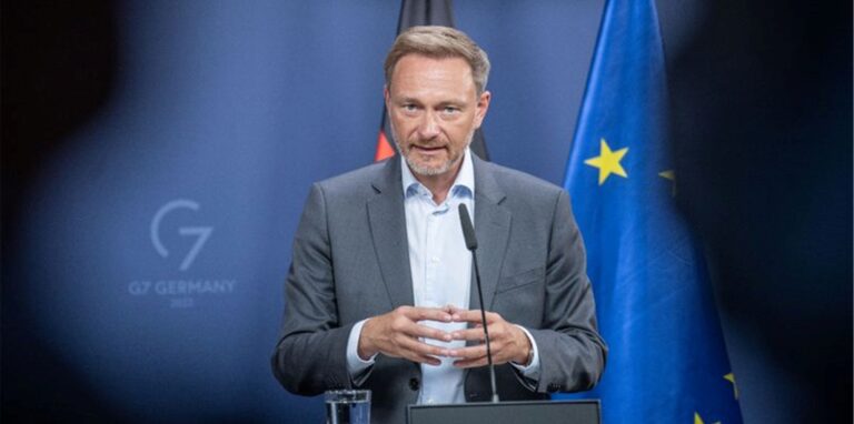 Finanzminister Christian Lindner stellt seine Pläne zum Ausgleich der hohen Inflation vor.
