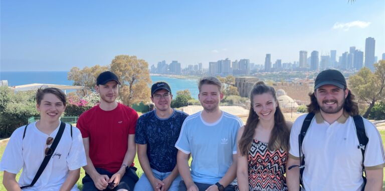 Erkundeten Israel (von rechts): Die Holzwickeder Lukas Kaldenbach, Melina Valerius, Marcal Zilian, Daniel Kampa und Noah Valerius