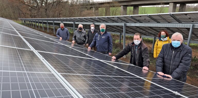 Ende 2020 wurde an der A44 Unnas erster Freiflächen-Solarpark in Betrieb genommen. Der Ausbau der Photovoltaiknutzung geht langsam voran, der der Windkraft nicht.