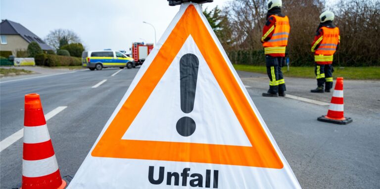 Zu einem Verkehrsunfall kam es in Lünen zwischen einer Radfahrerin und einem Auto. Anschließend machte sich der Autofahrer aus dem Staub. (Symbolbild)
