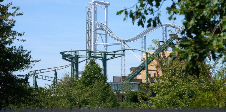 Nach einem tödlichen Unfall auf der Achterbahn ist der Wild- und Freizeitpark in Klotten geschlossen.
