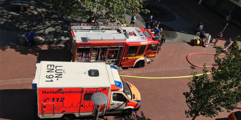 Die Feuerwehr und Rettungsdienste waren am Samstag, 13. August, in der Münsterstraße in Lünen im Einsatz.