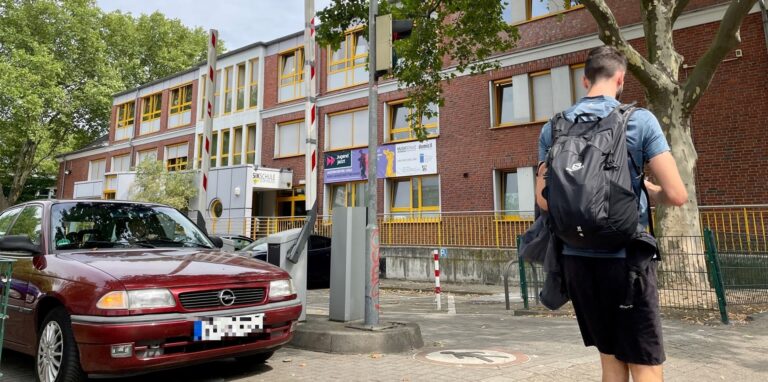 Nach Abschluss der Bauarbeiten an der Steinstraße soll die Schrankenanlage an der Musikschule nun wieder in Betrieb genommen werden.