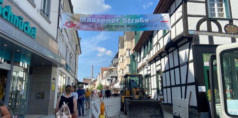 Die Massener Straße wird am Wochenende offiziell eröffnet. Derweil läuft die Sanierung der Innenstadt weiter.