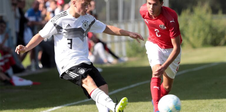 Alessio Argenziano (l.) spielte in der U16-Nationalmannschaft.