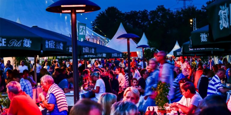 Besucher auf dem Zeltfestival Ruhr.