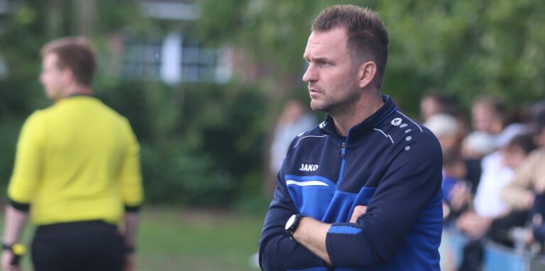 Trainer Amel Mesic hat beim TuS Niederaden derzeit kaum noch Spieler zur Verfügung.