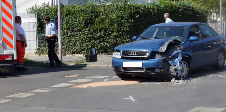 Unfall: Dieser Audi ist am Mittwoch (24. August) in Unna-Massen mit einem Bus zusammengestoßen.