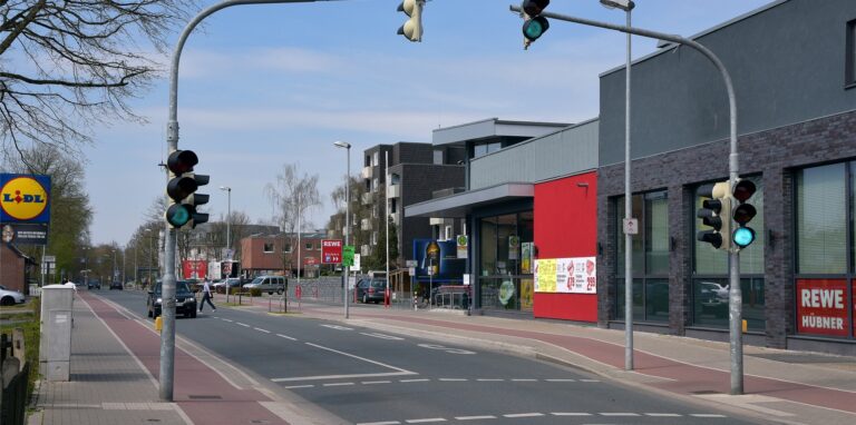 An der Alstedder Straße hat sich am Montag ein Unfall ereignet. Die Polizei sucht nach Zeugen.