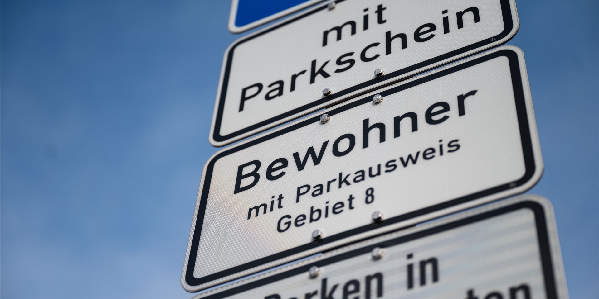 Holzwickede verzichtet auf eine Erhöhung der Preise für einen Bewohnerparkausweis. (Symbolfoto)