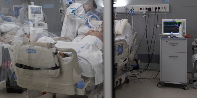 Ein Mitarbeiter des Gesundheitswesens behandelt einen Patienten.