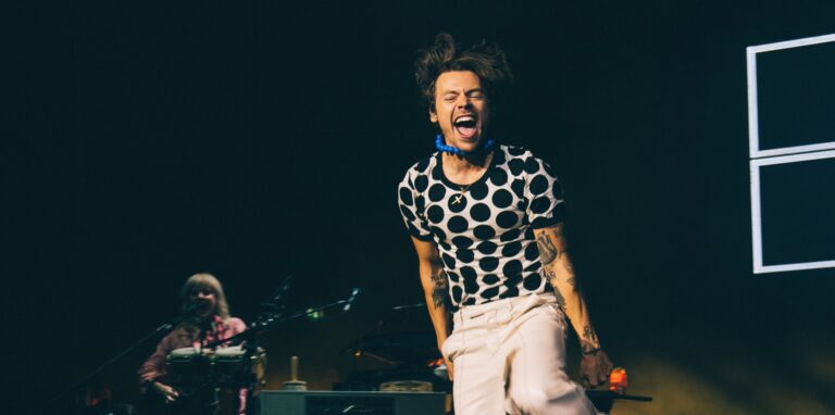 Ein Handout-Foto vom 24.05.22 zeigt Sänger Harry Styles, der in der Brixton Academy im Süden Londons einen „One Night Only“-Auftritt absolviert, um sein neues Album vorzustellen