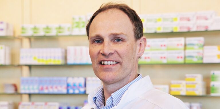 Volker Brüning ist Sprecher der Apothekerschaft im Nordkreis Unna und erklärt die Funktionsweise des E-Rezepts.