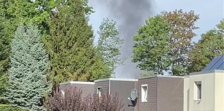Über den Dächern von Massen erhob sich am Montagmorgen eine Rauchsäule. Eine Gartenlaube war in Flammen aufgegangen – in ganz Unna schon die dritte in diesem Monat.