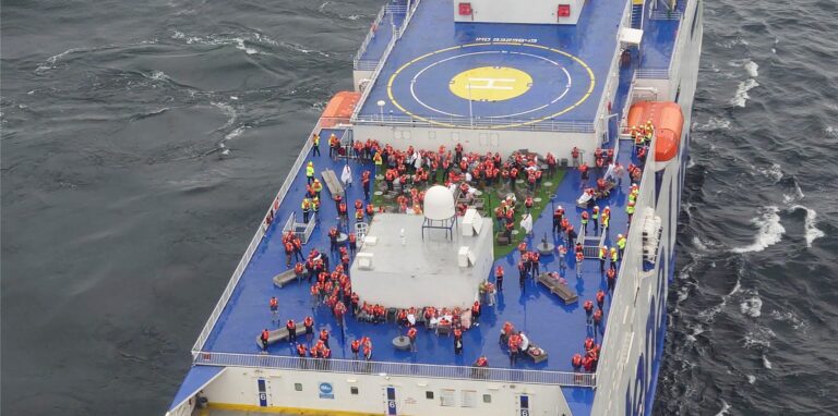Dieses von der schwedischen Schifffahrtsbehörde veröffentlichte Bild zeigt eine Luftaufnahme des Schiffs Stena Scandica vor der schwedischen Insel Gotska Sandön.