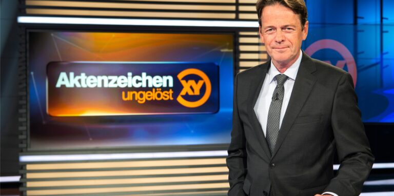 ZDF-Moderator Rudi Cerne im Studio von «Aktenzeichen XY“. Die Sendung thematisiert ungelöste Kriminalfälle.