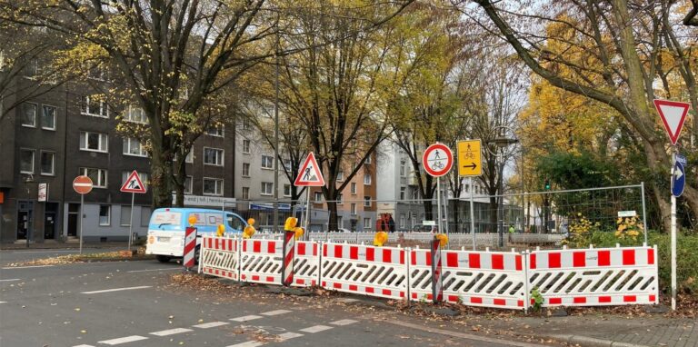 Der Engpass durch die Baustelle an der Märkischen Straße bleibt noch länger erhalten.