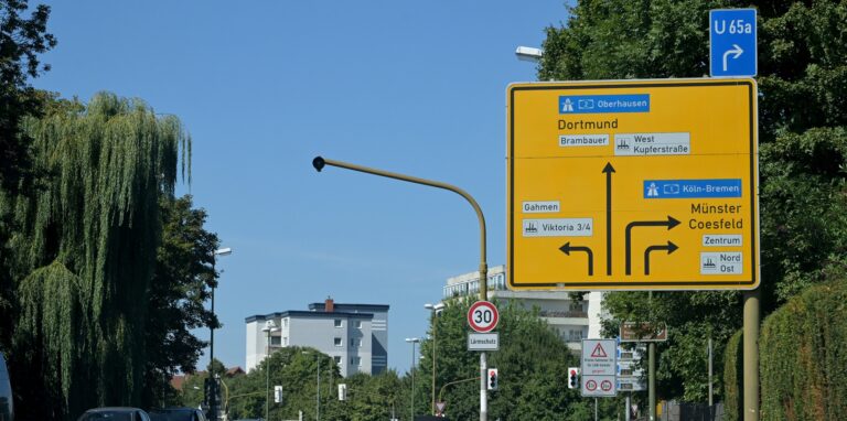 Die Beschilderung zur A2 in Fahrrichtung Oberhausen wurde in Lünen noch nicht den neuen Gegebenheiten angepasst.