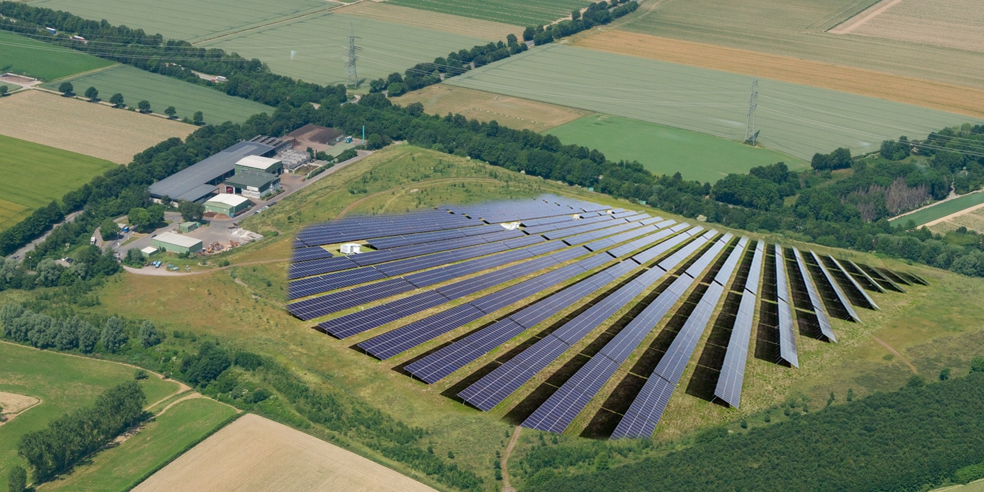 So könnte der Solarpark auf der ehemaligen Zentraldeponie in Fröndenberg einmal aussehen. Links ist der Wertstoffhof der GWA zu sehen. Auf der Fläche rechts davon soll der Solarpark der GWA realisiert werden.
