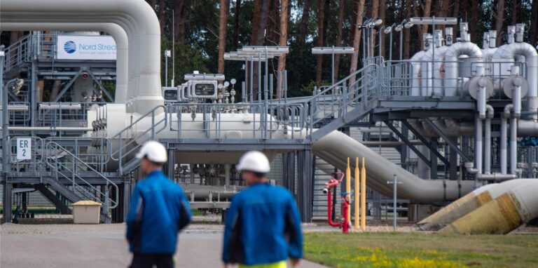 Rohrsysteme und Absperrvorrichtungen in der Gasempfangsstation der Ostseepipeline Nord Stream 1 und der Übernahmestation der Ferngasleitung OPAL (Ostsee-Pipeline-Anbindungsleitung).