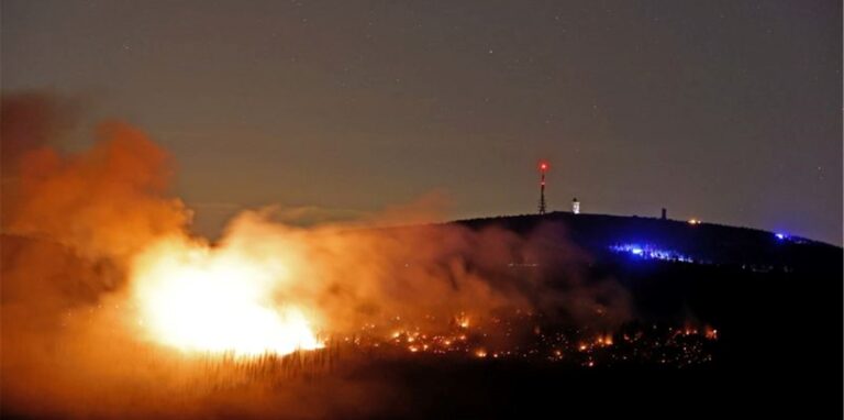 Flammen am Fuß des Brockens im Harz