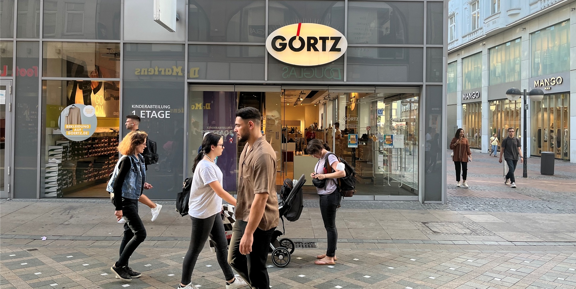 Auf dem Dortmunder Westenhellweg gibt es zwei Filialen des Schuhgeschäfts Görtz.
