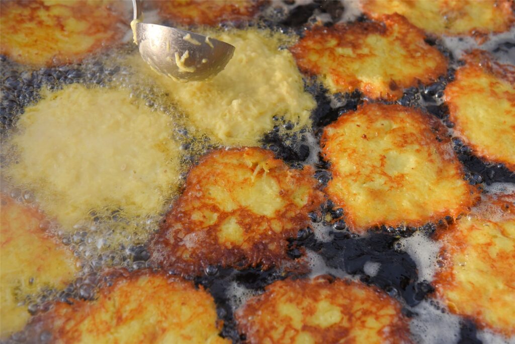 Reibeplätzchen, Reibekuchen, Pannekauken Reibeplätzchen, Reibekuchen, Pannekauken