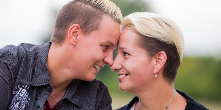 Auch die tiefste Liebe fing mal mit einem einfachen Date an. Der passende Ort beim ersten Treffen kann eine gute Basis sein.